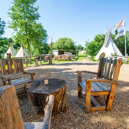 Les Tipis Du Bonheur De Vivre Hotel Brulon Exterior photo