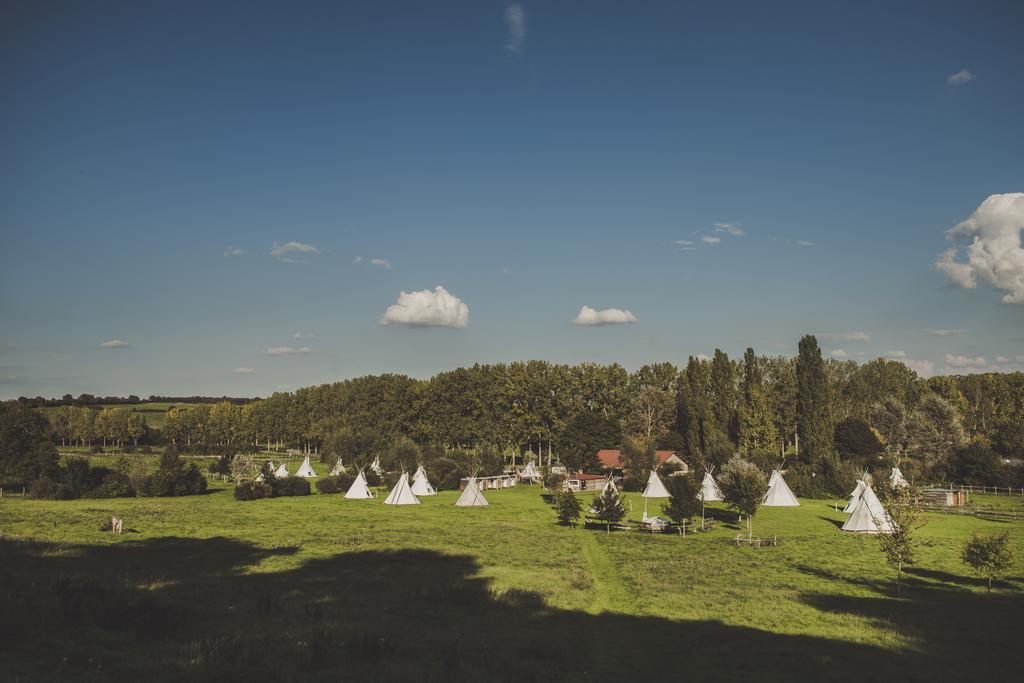 Les Tipis Du Bonheur De Vivre Hotel Brulon Exterior photo