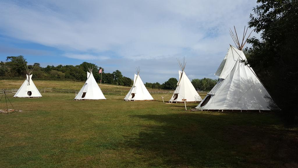 Les Tipis Du Bonheur De Vivre Hotel Brulon Exterior photo