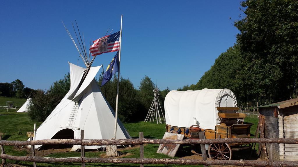 Les Tipis Du Bonheur De Vivre Hotel Brulon Exterior photo