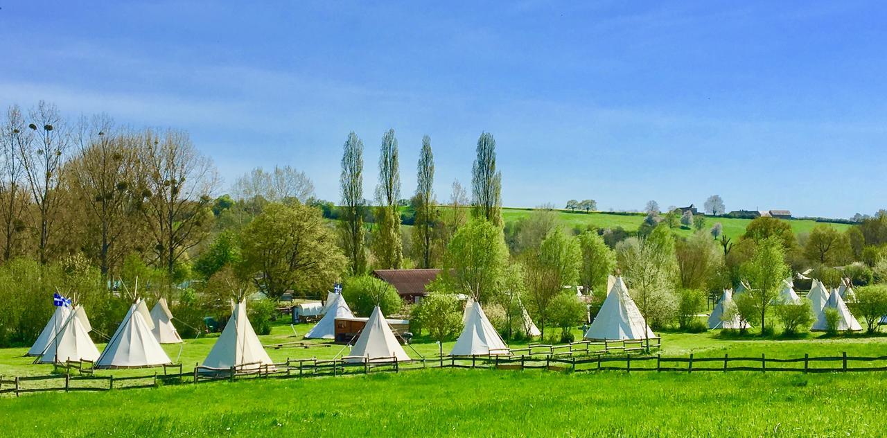 Les Tipis Du Bonheur De Vivre Hotel Brulon Exterior photo